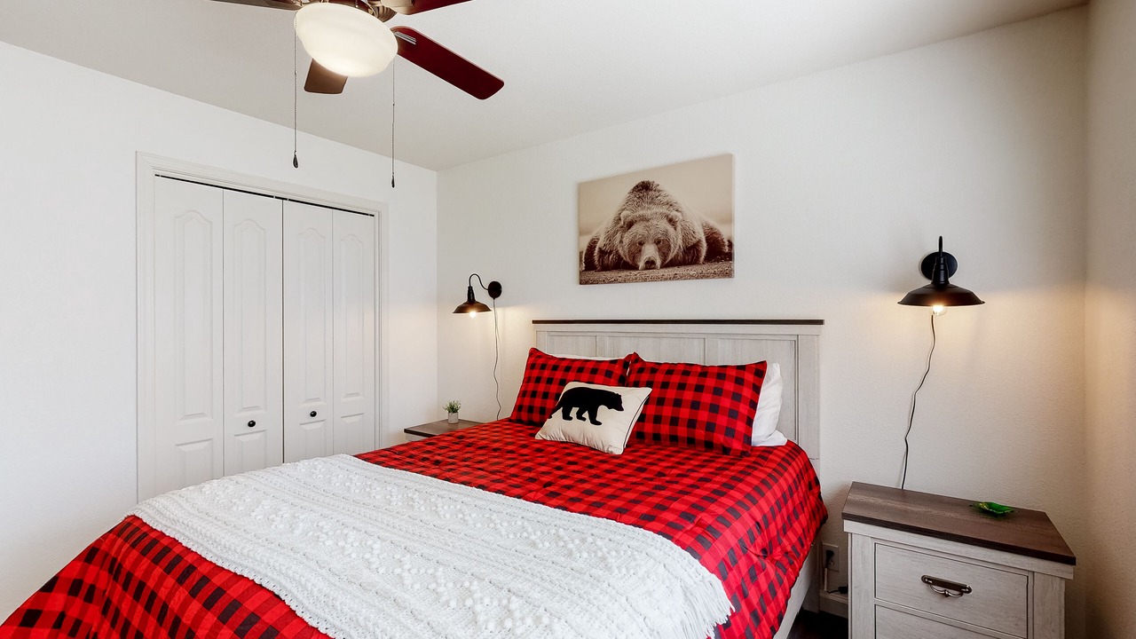 Photo of Bedroom in Groveland