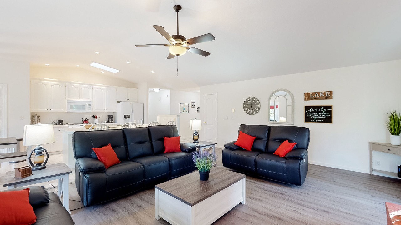 Photo of Livingroom in Groveland