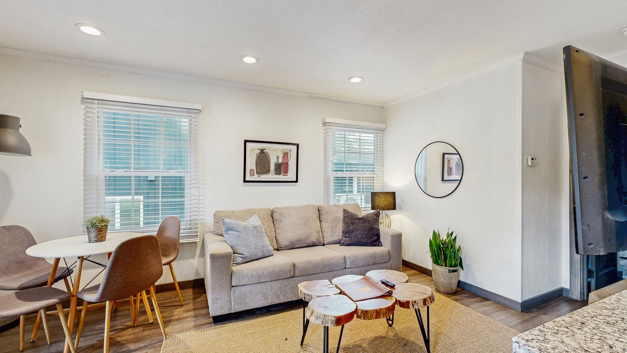 Photo of Livingroom in Lakeside Park