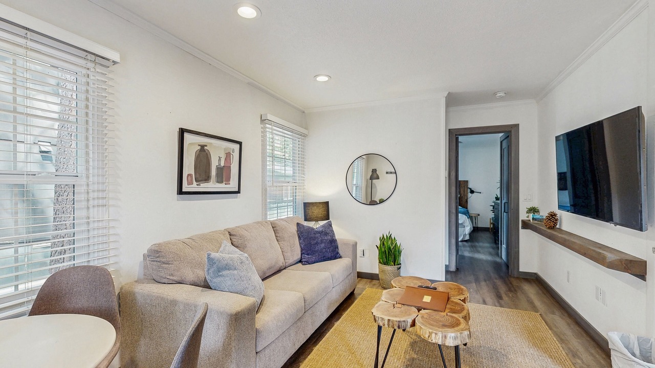 Photo of Livingroom in Lakeside Park