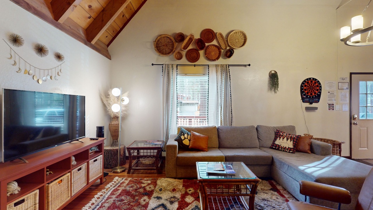Photo of Livingroom in Black Bart