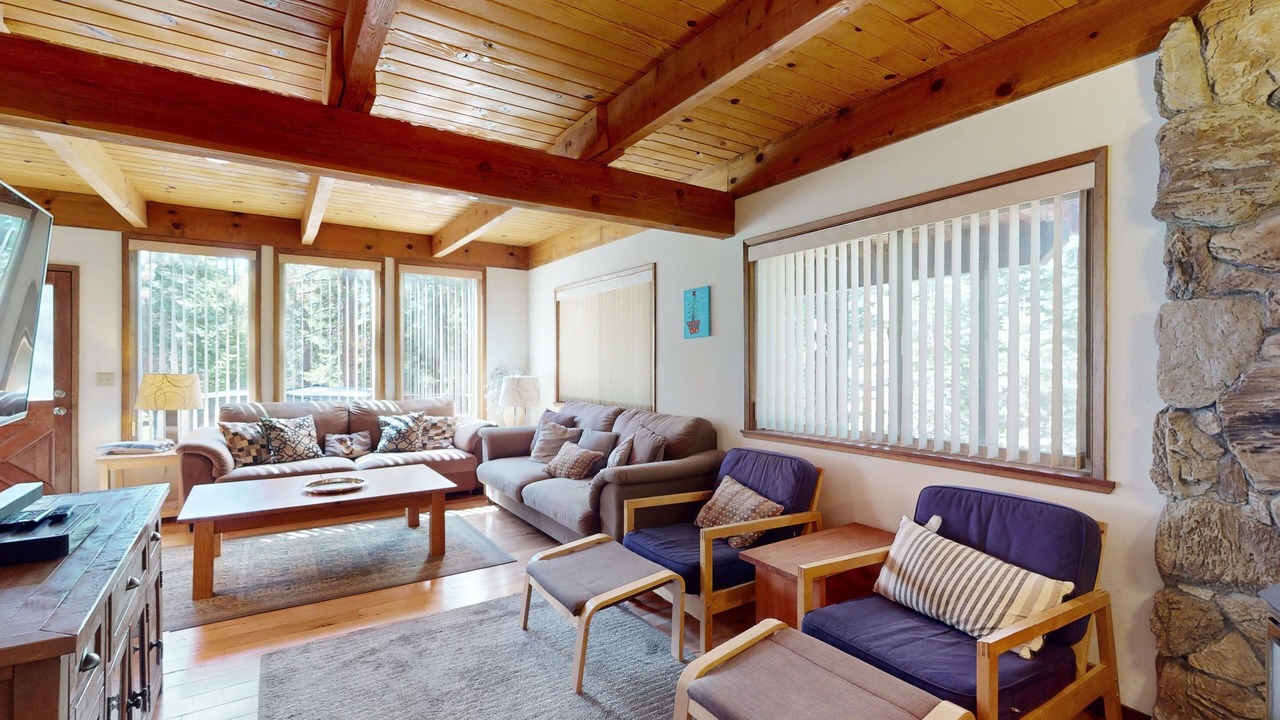 Photo of Livingroom in Pioneer Trail