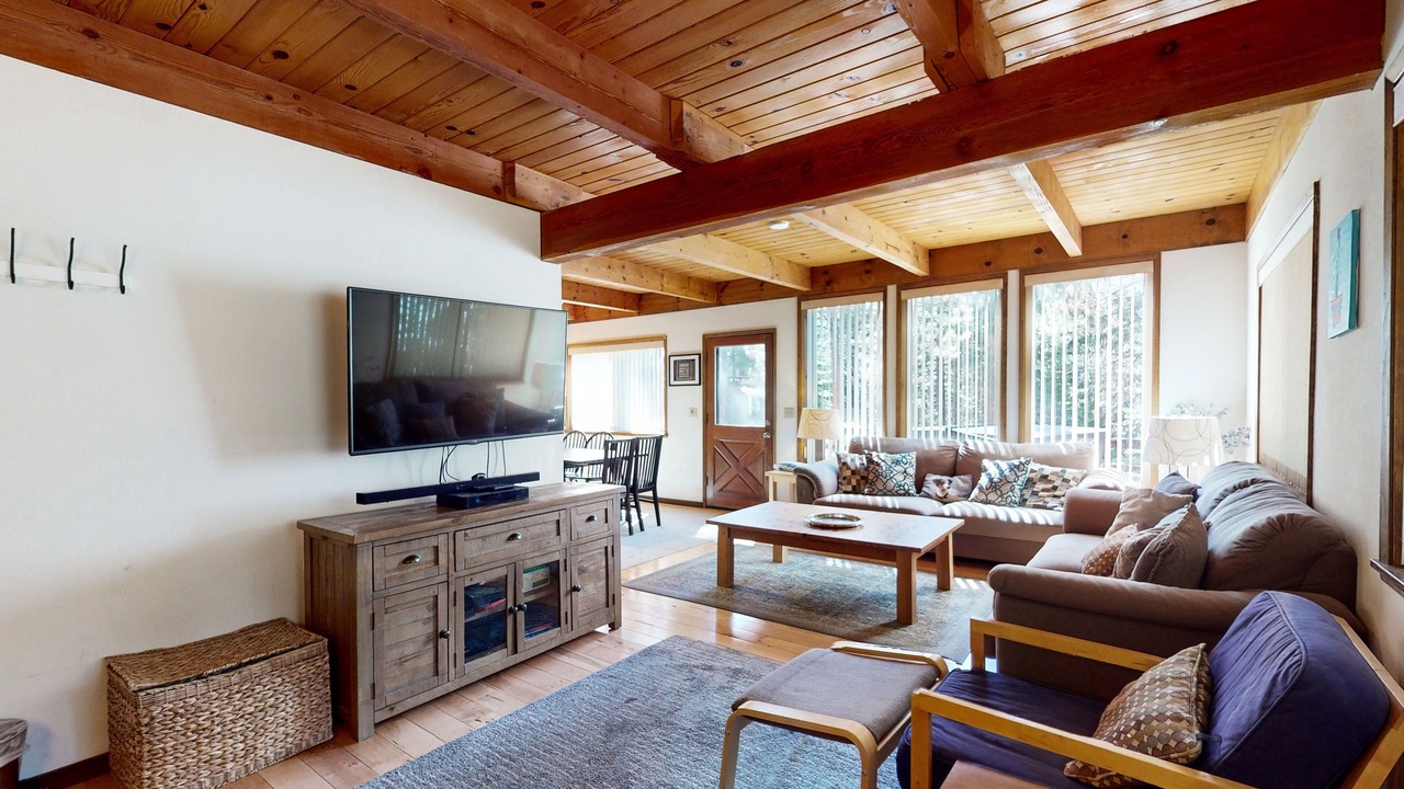 Photo of Livingroom in Pioneer Trail