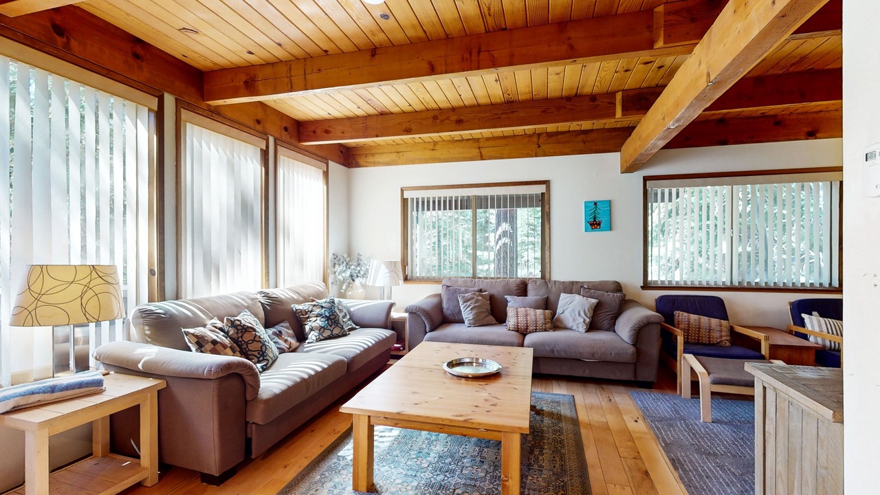 Photo of Livingroom in Pioneer Trail