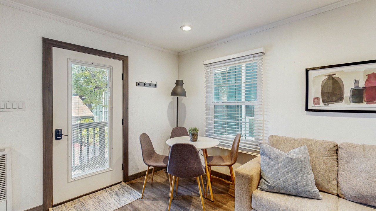 Photo of Livingroom in Lakeside Park