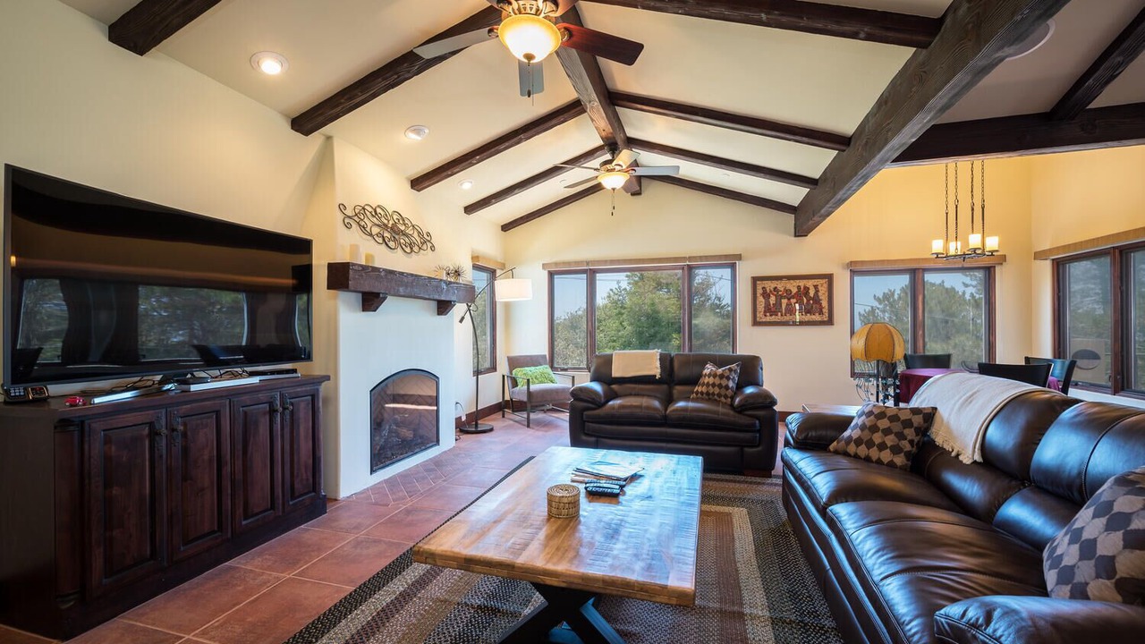 Photo of Livingroom in Happy Hill