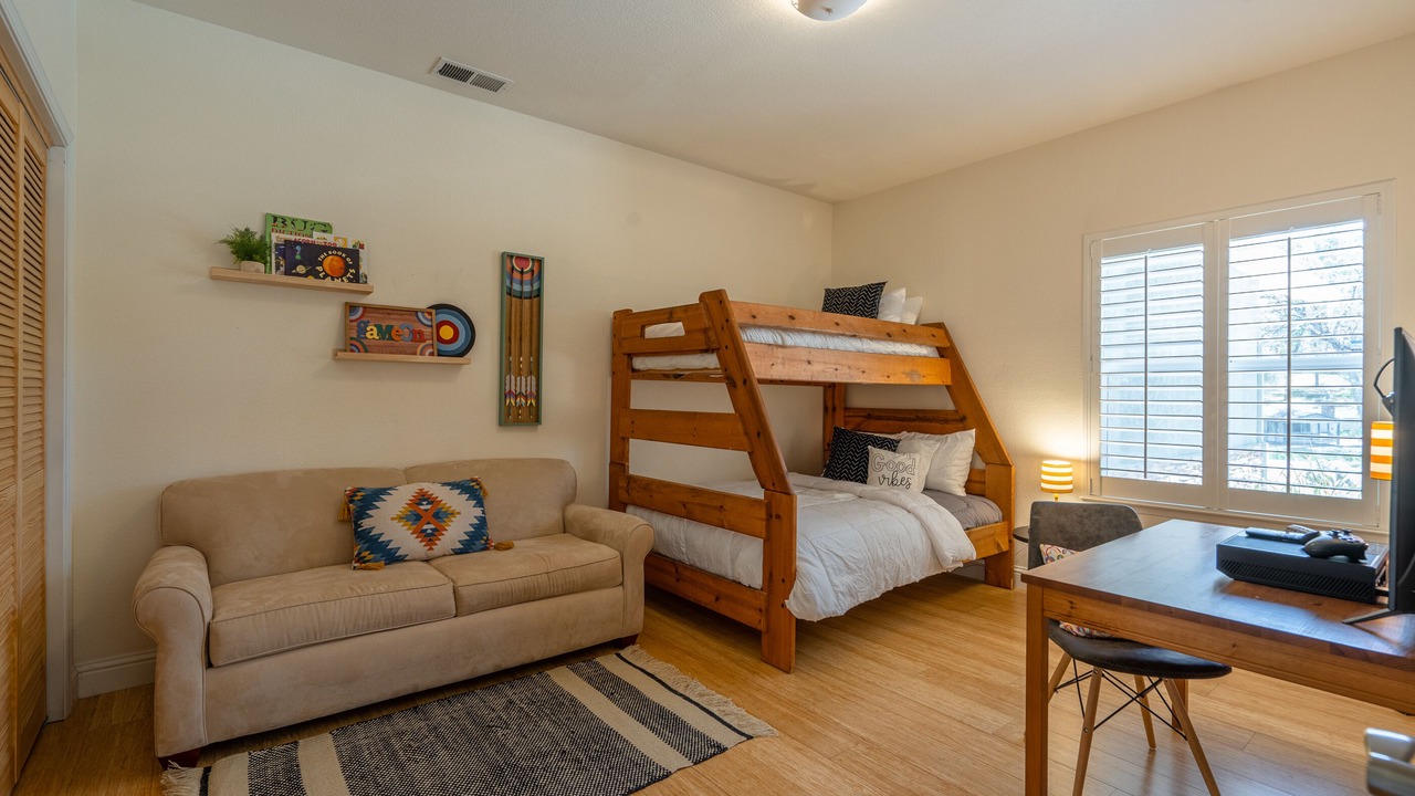Photo of Bedroom in Groveland