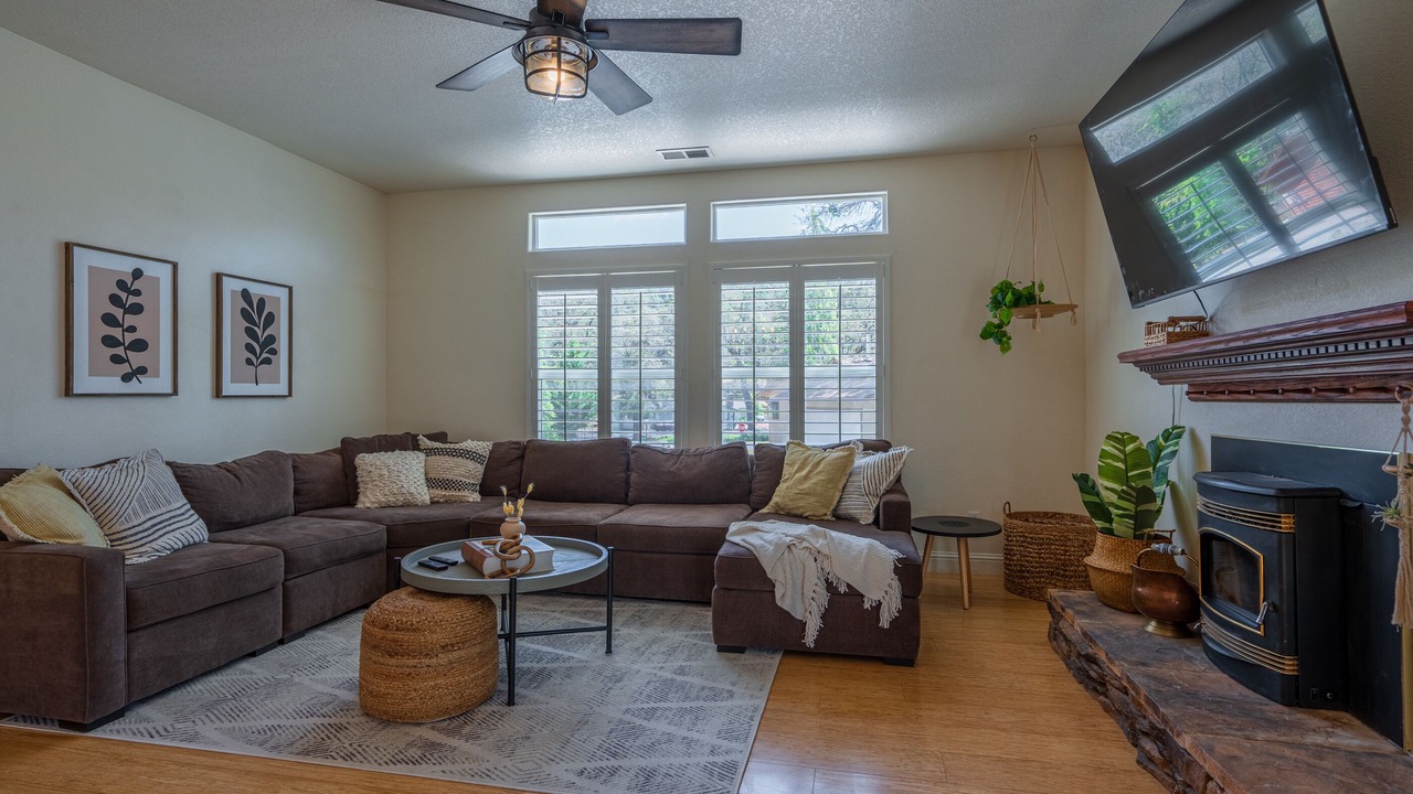 Photo of Livingroom in Groveland