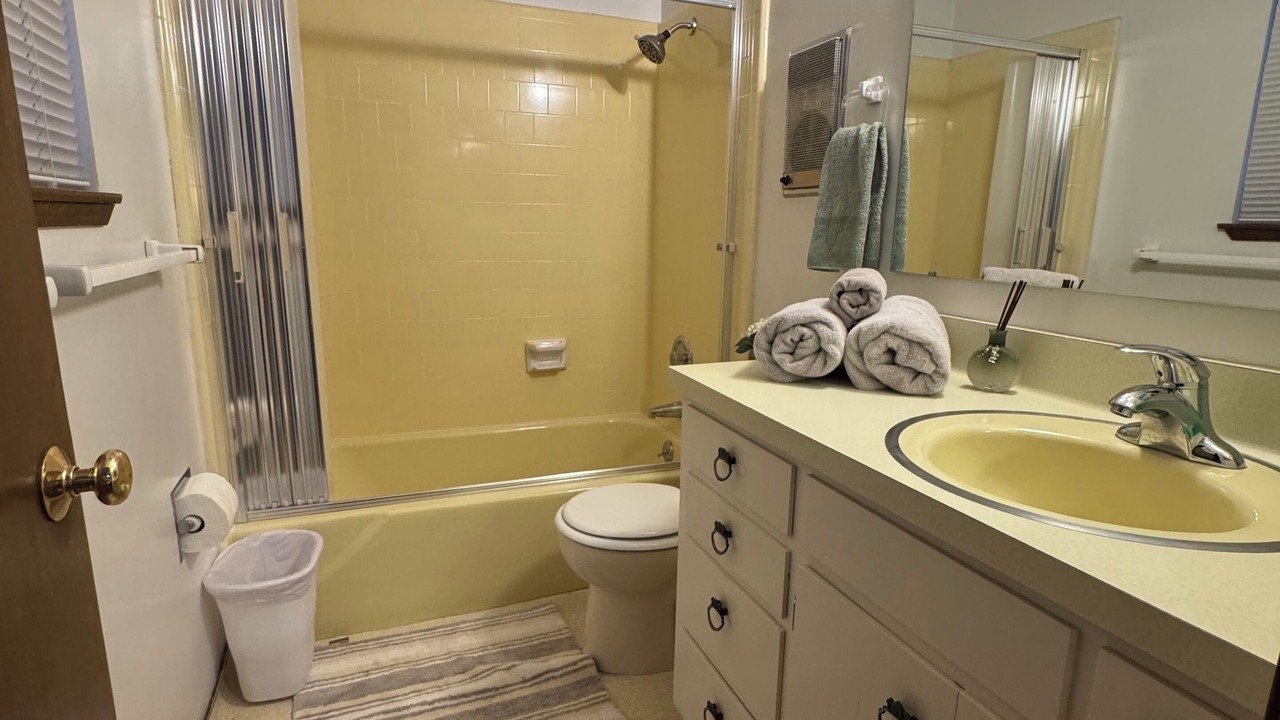 Photo of Bathroom in Strawberry