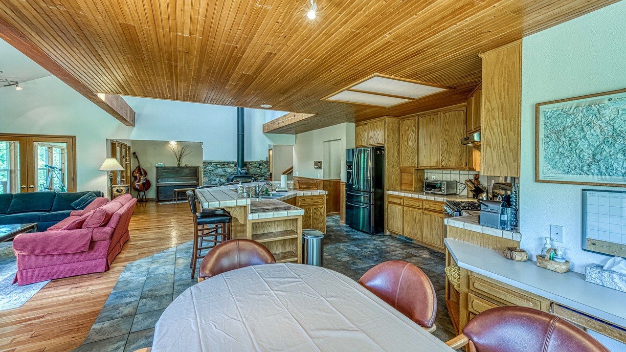 Photo of Livingroom in Cascadel Woods