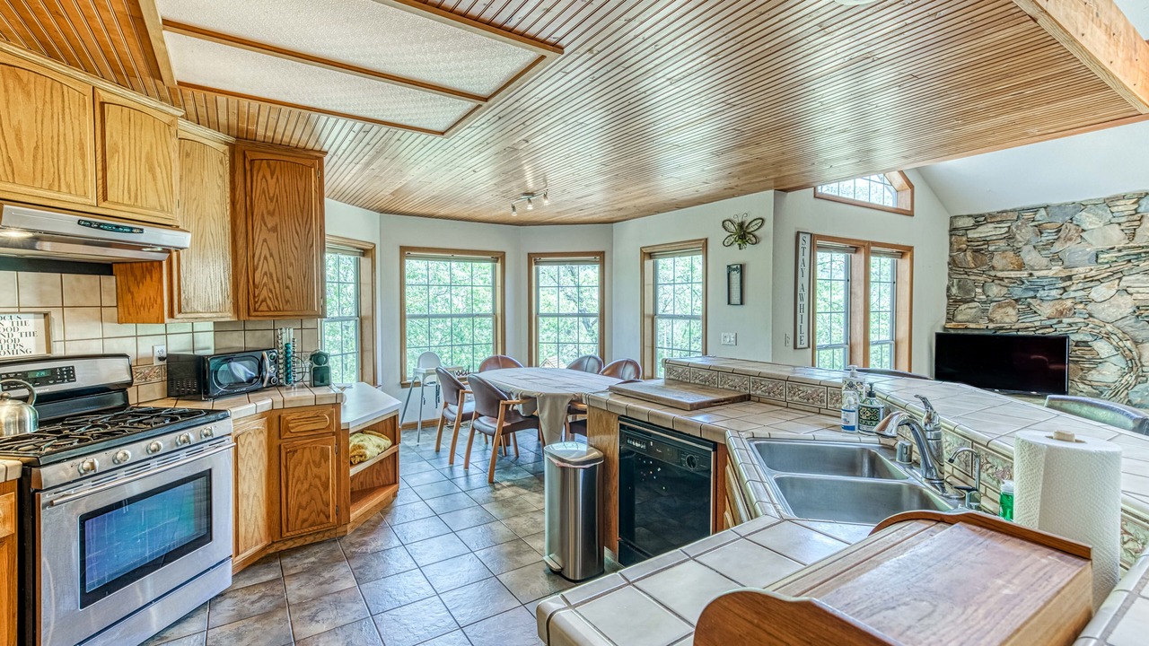 Photo of Kitchen in Cascadel Woods