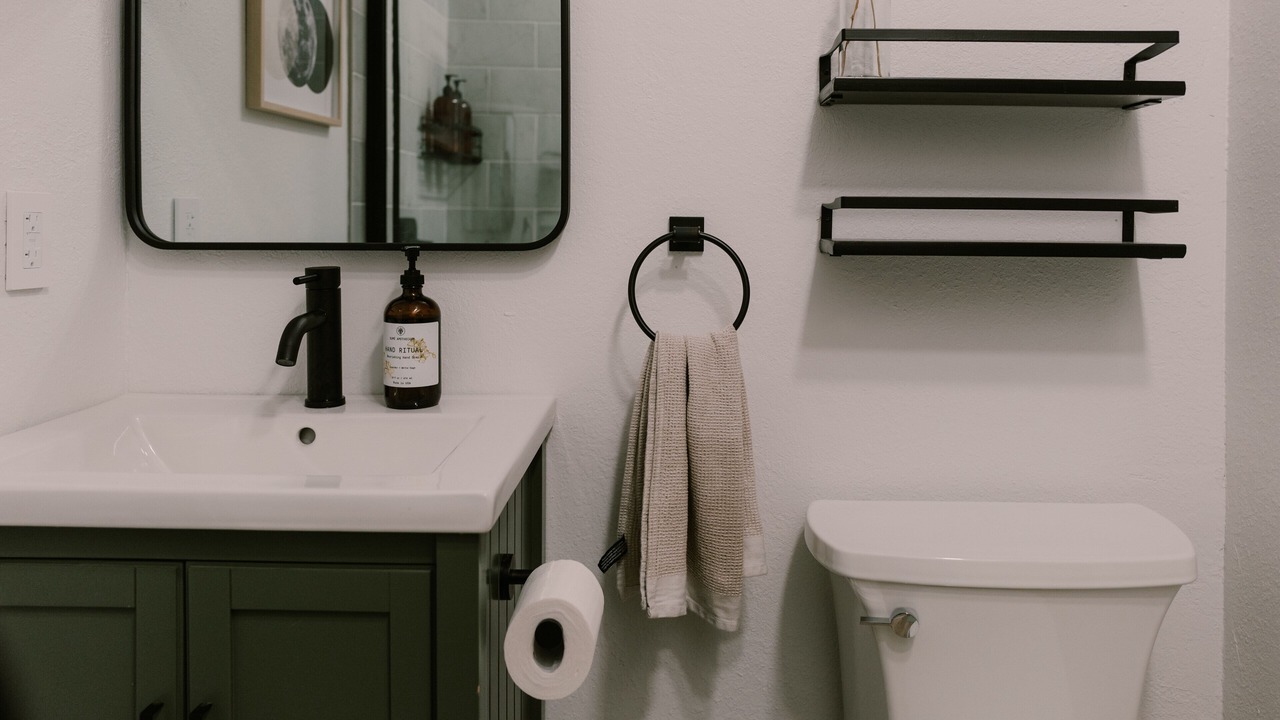 Photo of Bathroom in Groveland