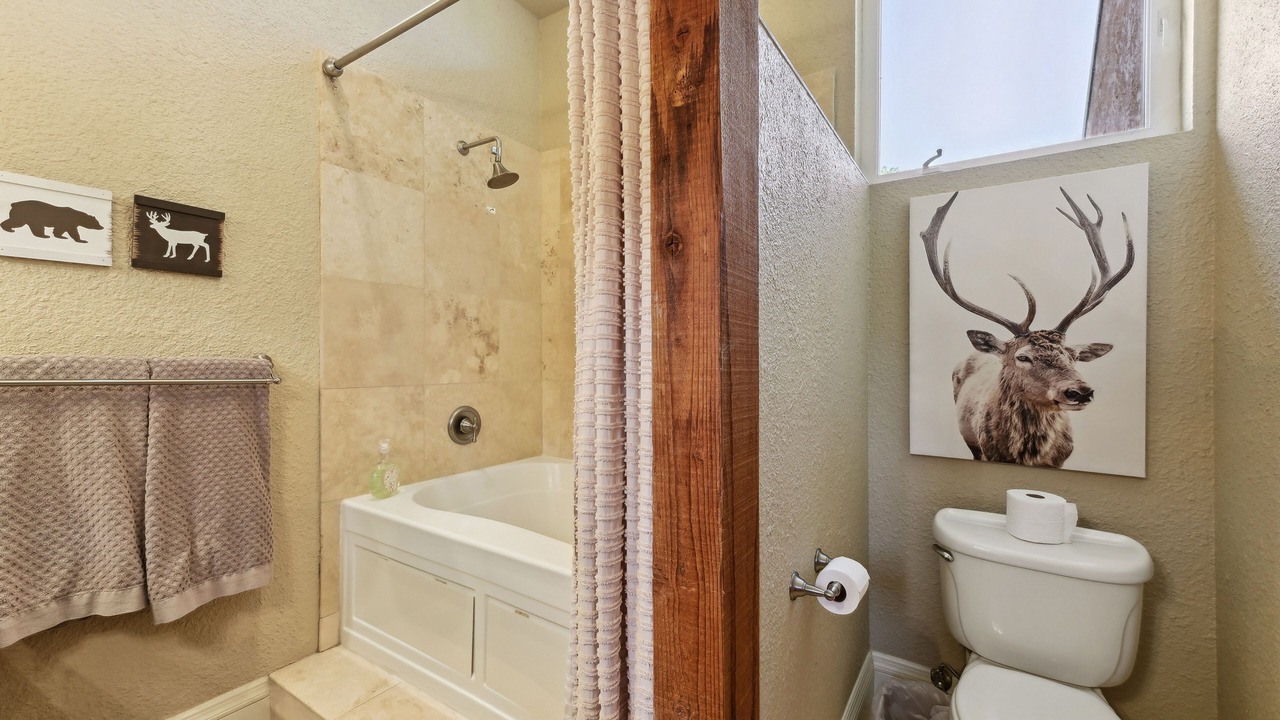 Photo of Bathroom in Auberry