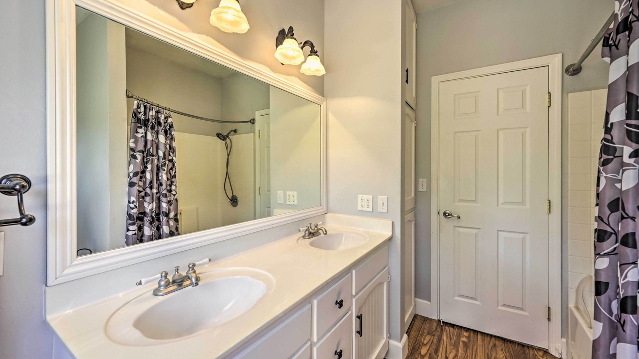 Photo of Bathroom in Auberry