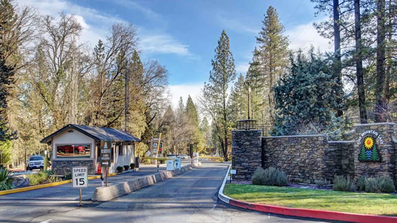 Photo of Outdoor in Groveland