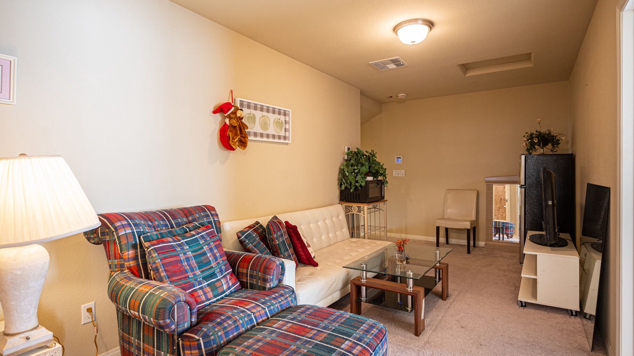 Photo of Livingroom in Enterprise