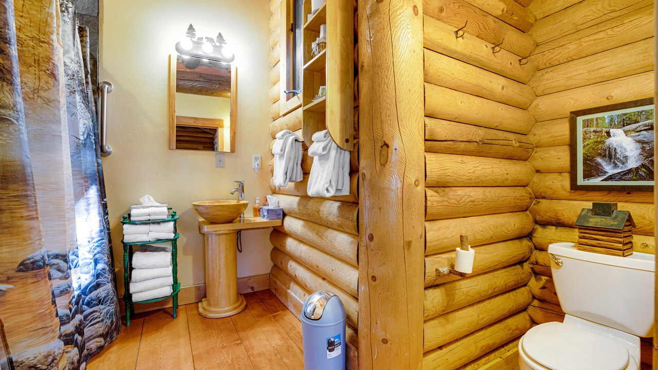 Photo of Bathroom in Groveland