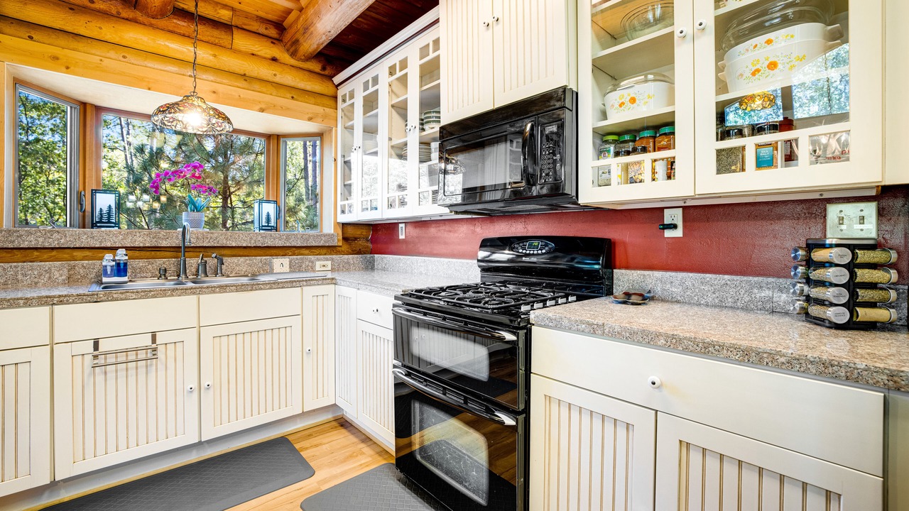 Photo of Kitchen in Groveland