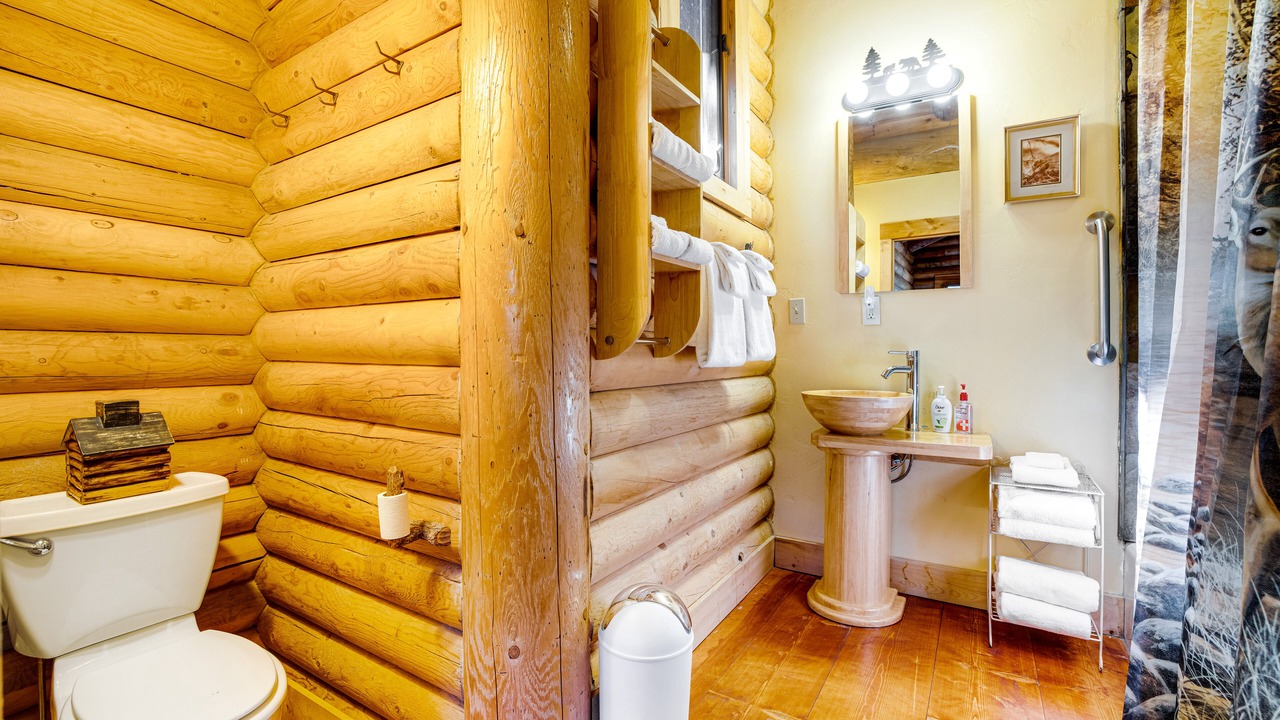 Photo of Bathroom in Groveland