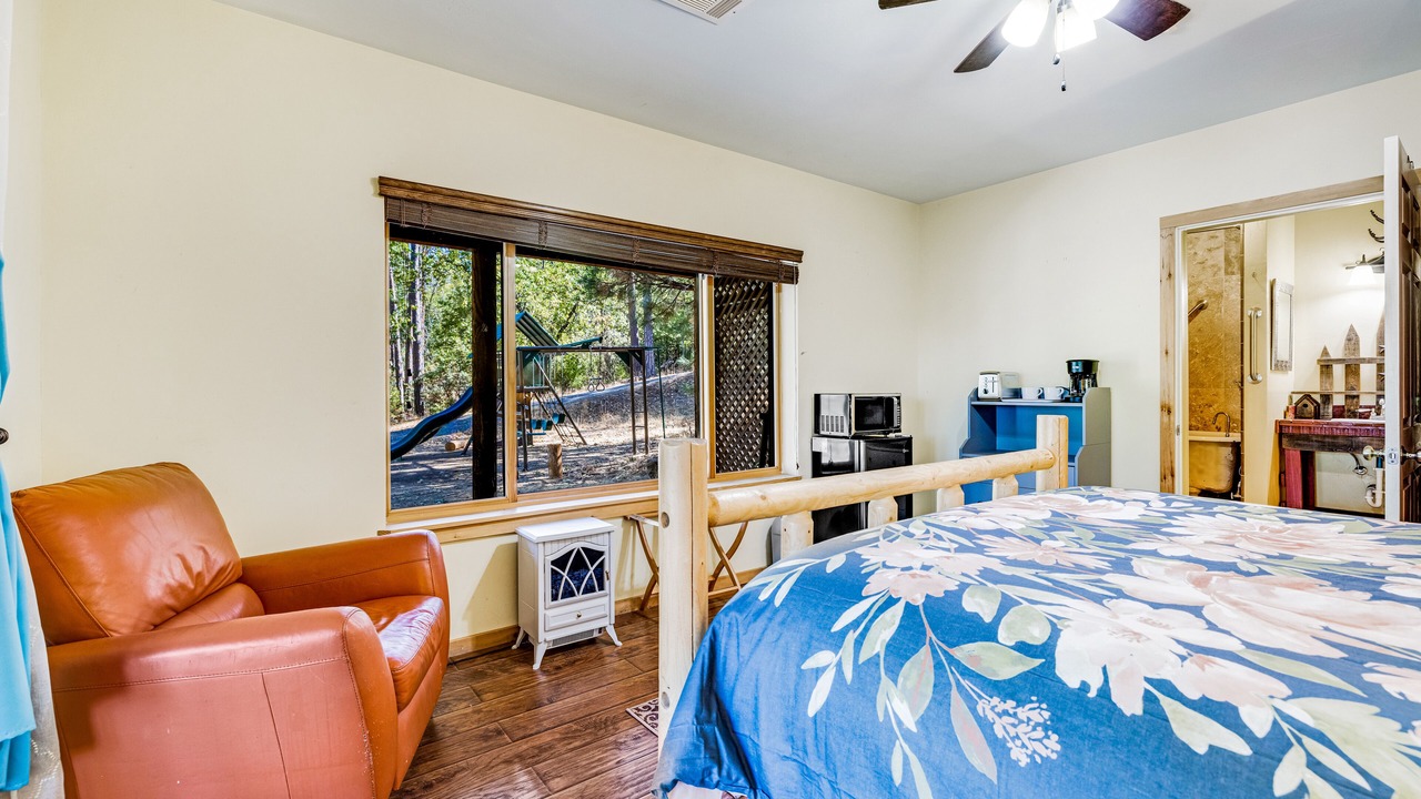 Photo of Bedroom in Groveland