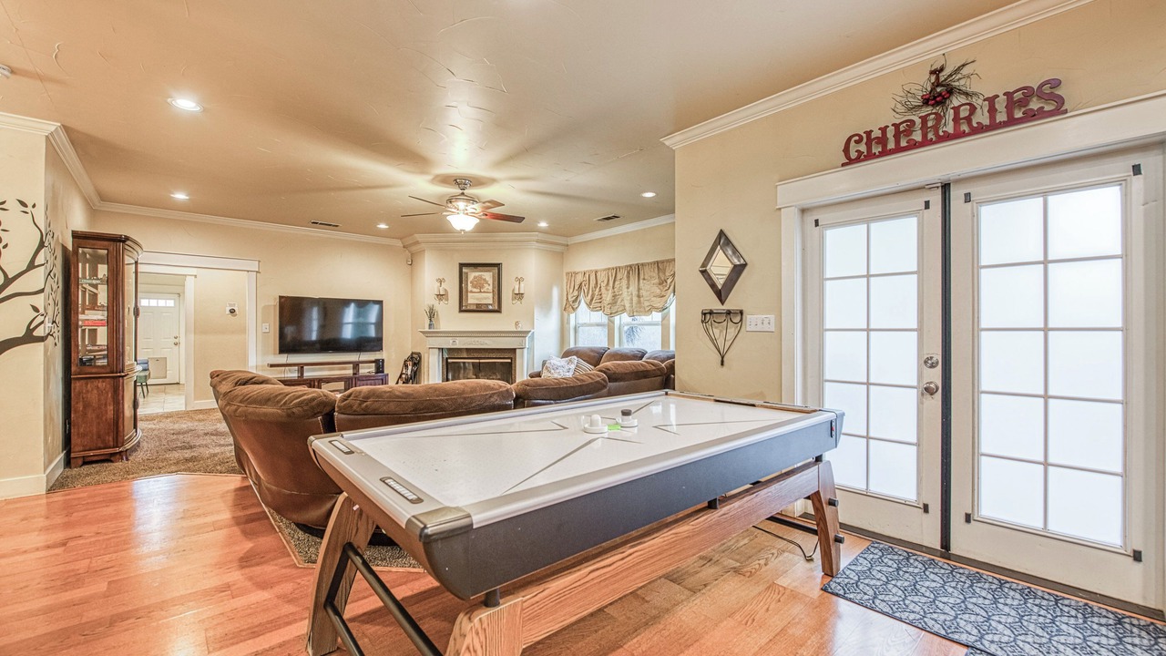 Photo of Bedroom in Yosemite Lakes