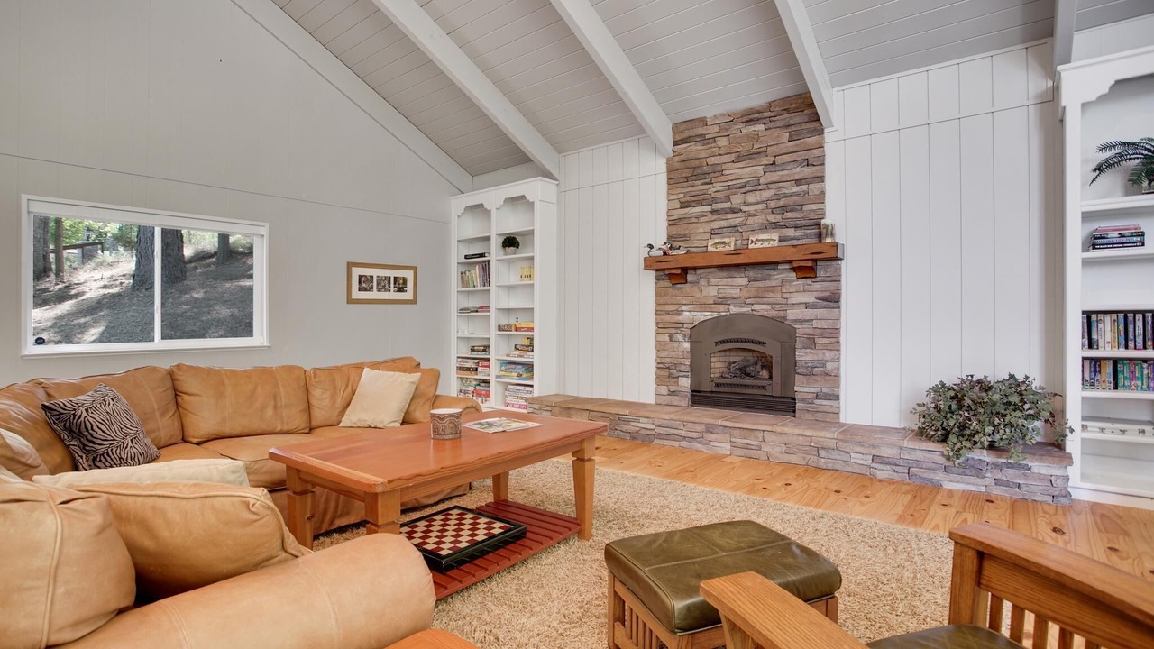 Photo of Livingroom in Groveland