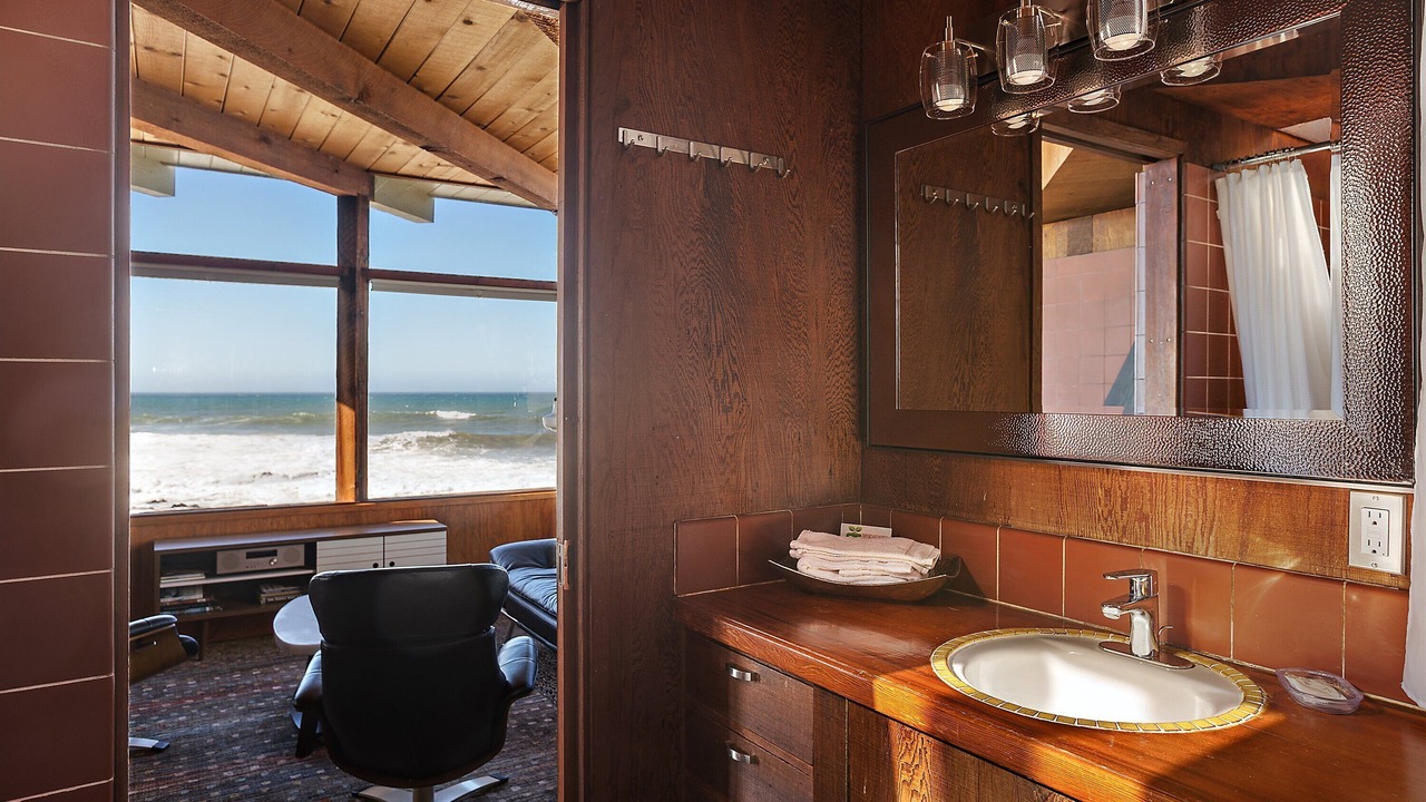 Photo of Bathroom in Marine Terrace