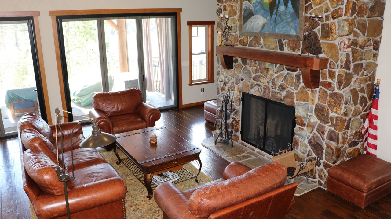 Photo of Livingroom in Bass Lake