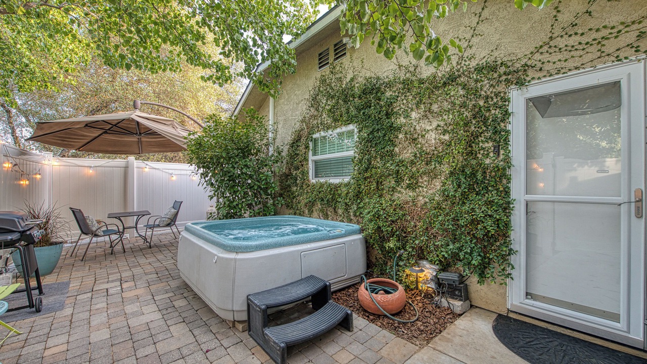 Photo of Patio Balcony in Yosemite Lakes