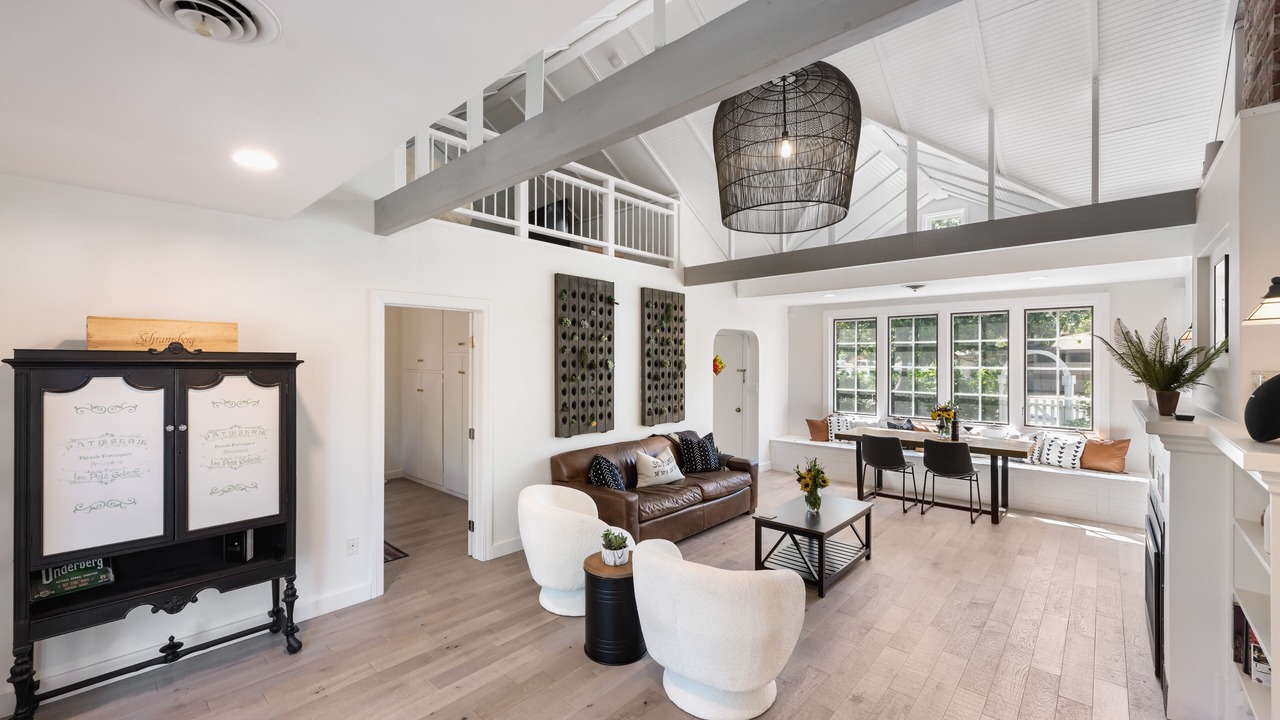 Photo of Livingroom in St. Helena