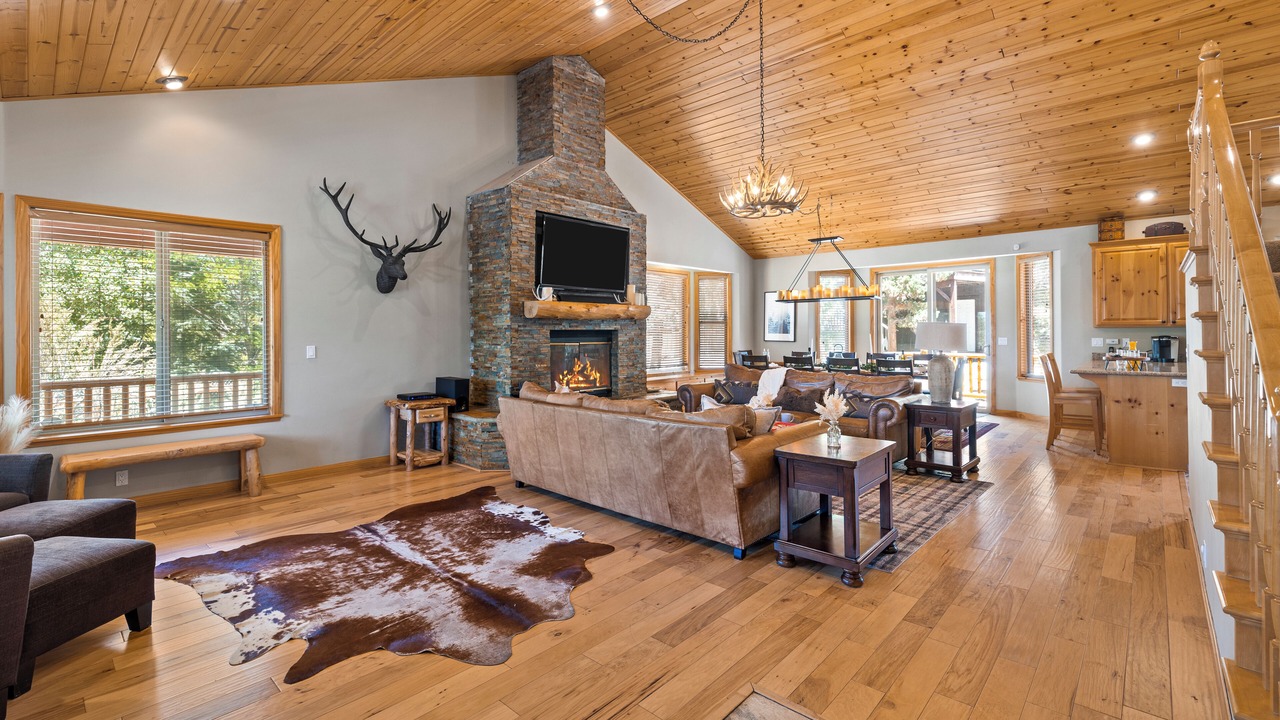 Photo of Livingroom in Castle Glen Estates