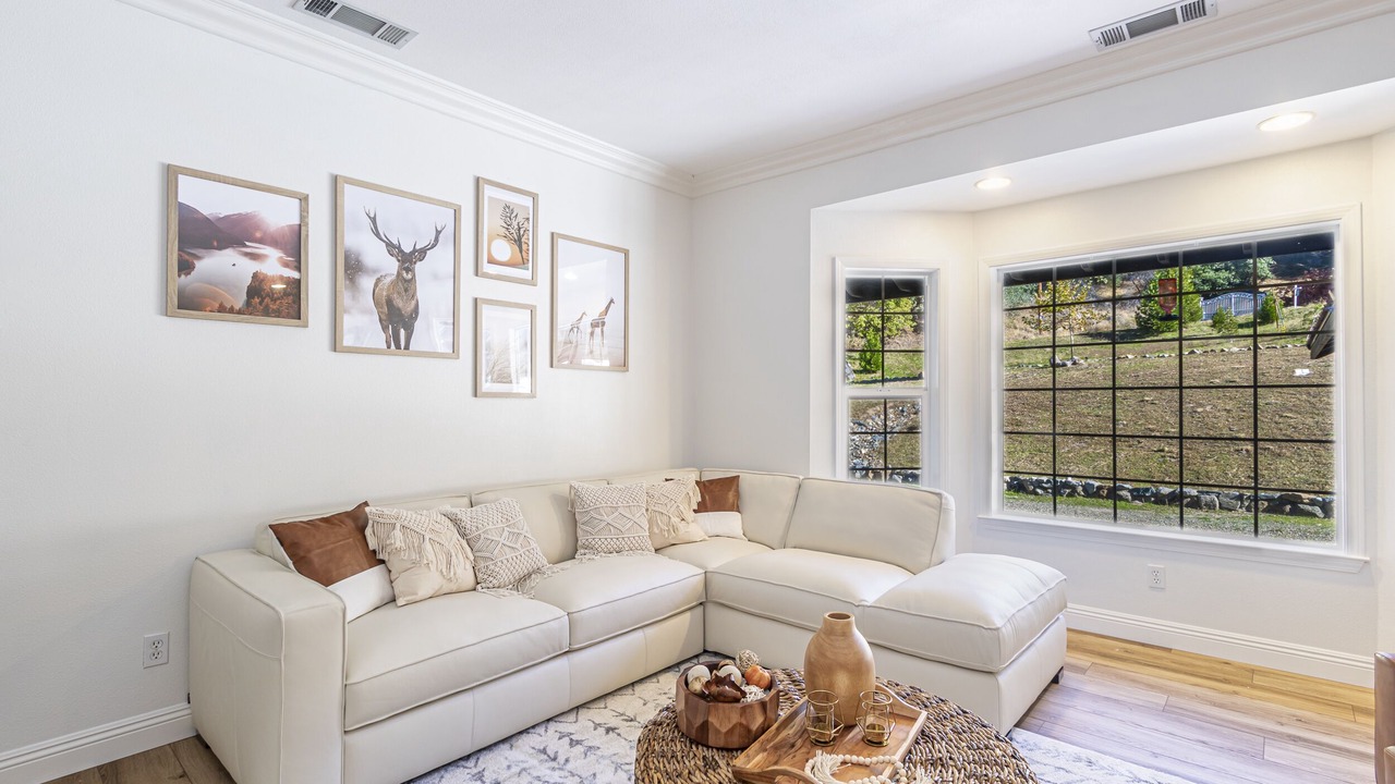 Photo of Livingroom in Oakhurst
