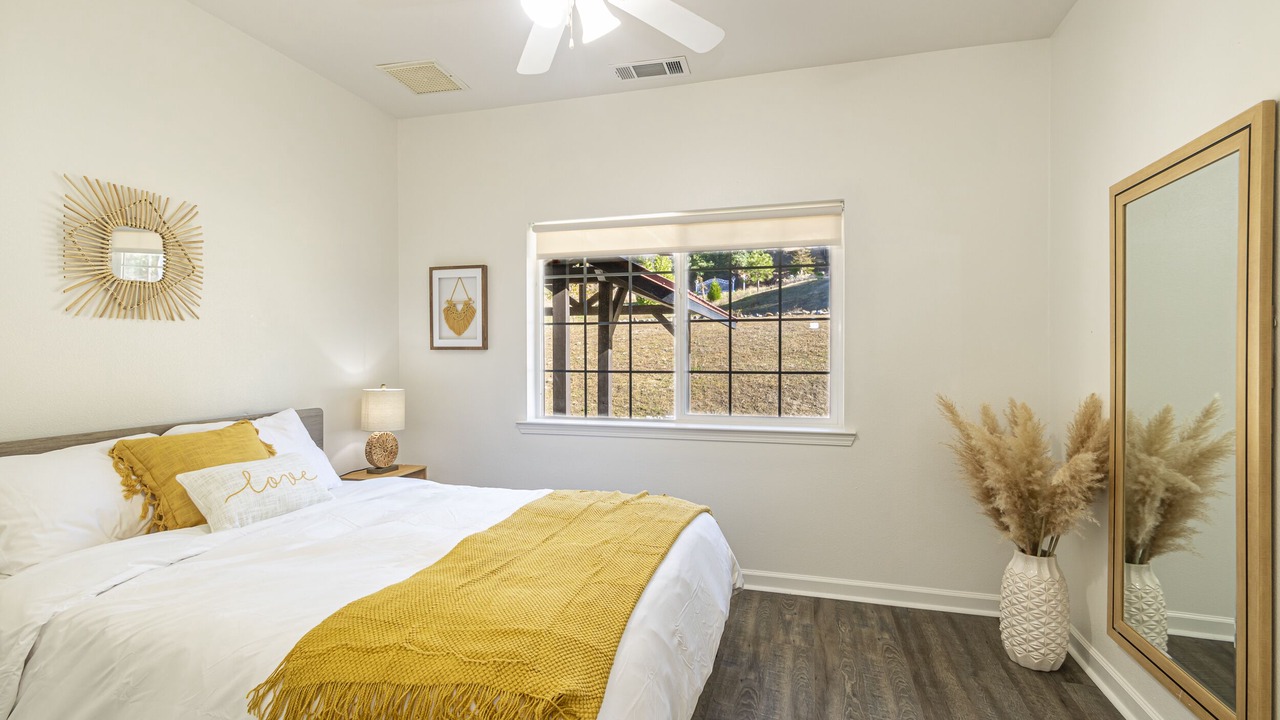 Photo of Bedroom in Oakhurst