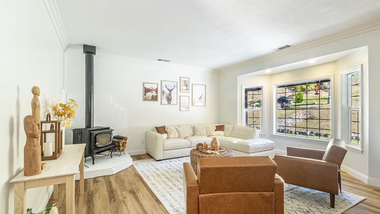 Photo of Livingroom in Oakhurst