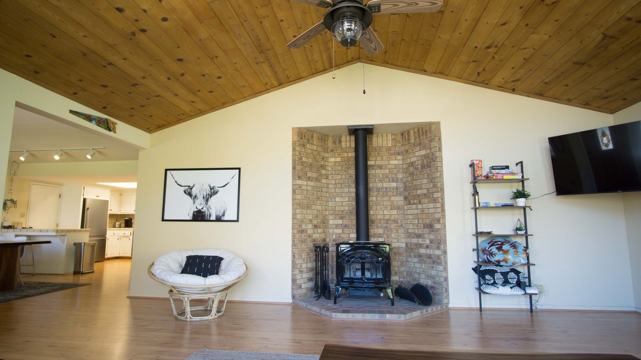 Photo of Livingroom in Kernville