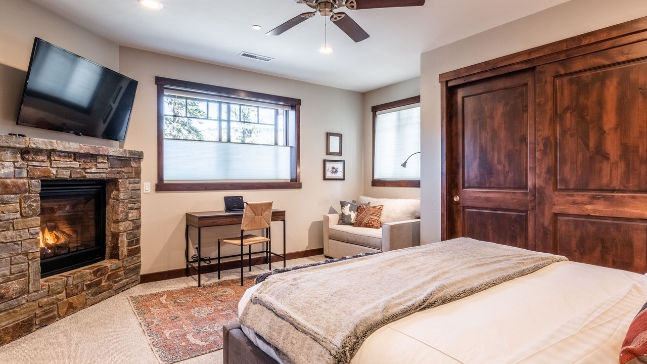 Photo of Bedroom in Mammoth Lakes