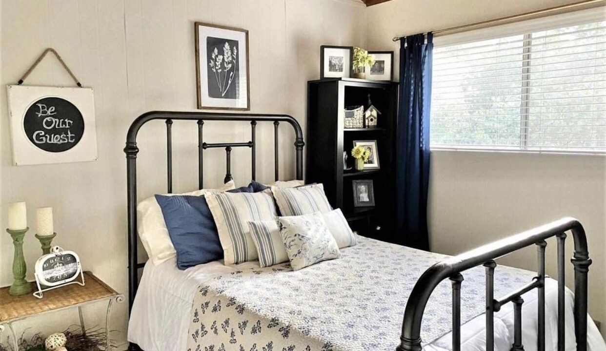 Photo of Bedroom in Groveland
