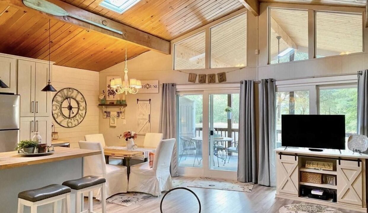 Photo of Livingroom in Groveland