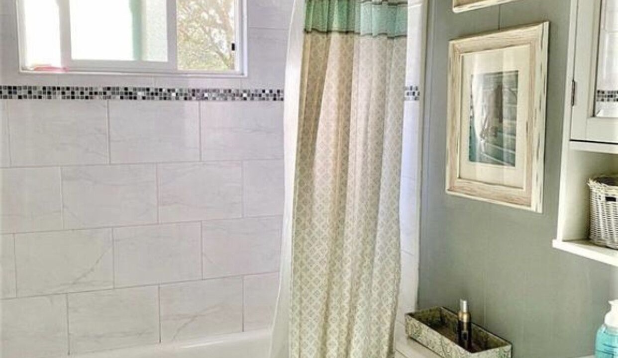 Photo of Bathroom in Groveland