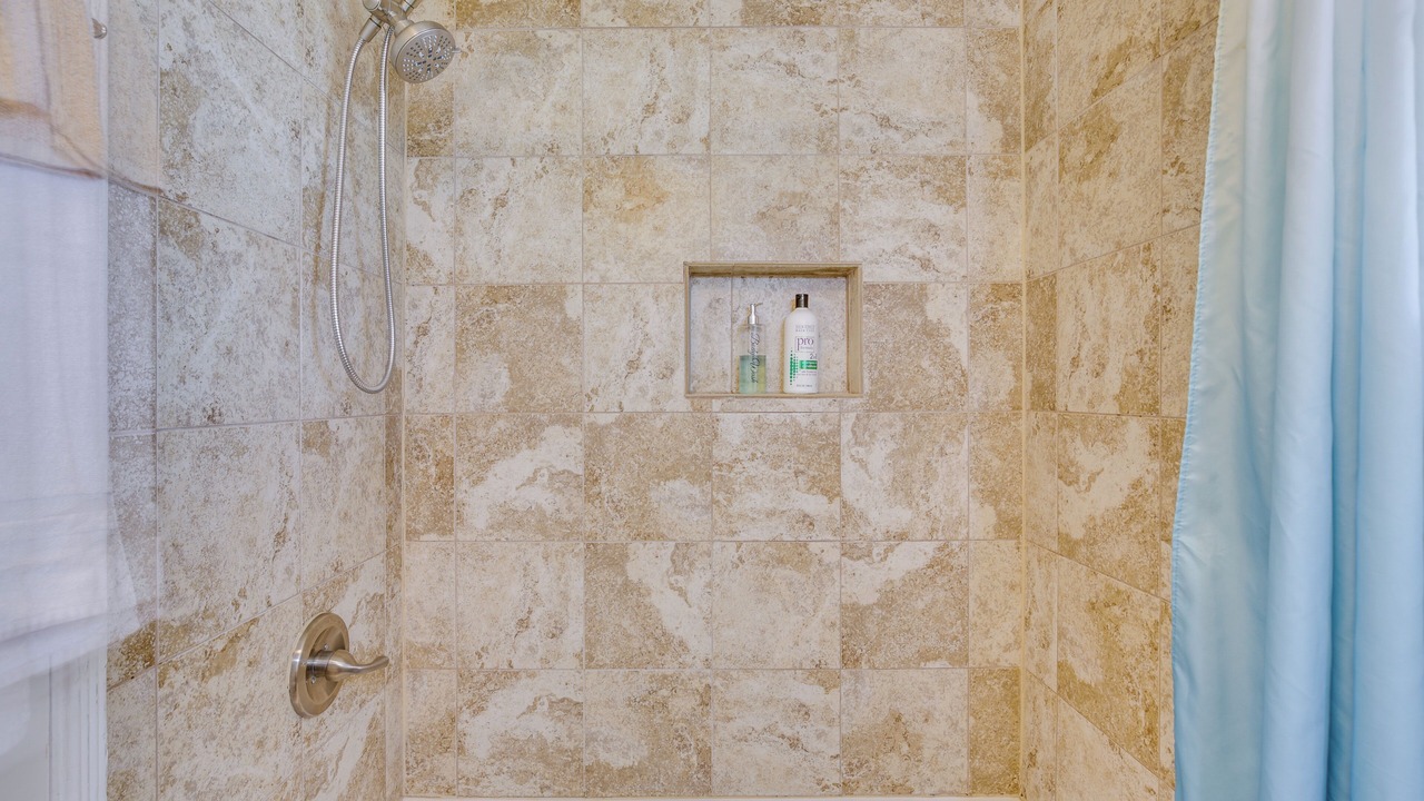 Photo of Bathroom in Lincoln Acres