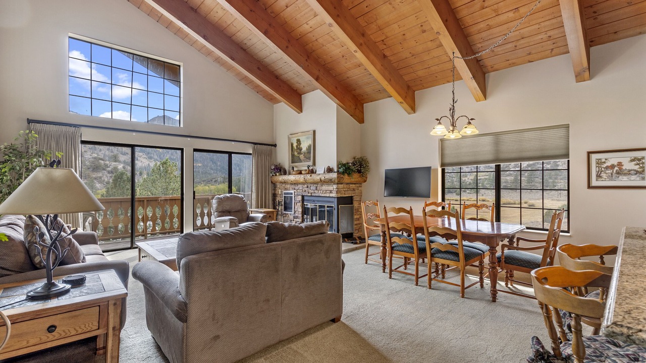 Photo of Livingroom in June Lake