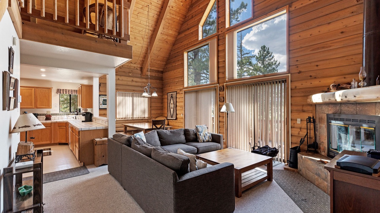 Photo of Livingroom in June Lake