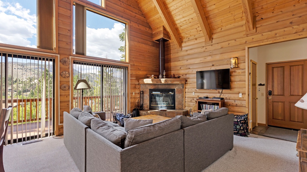 Photo of Livingroom in June Lake