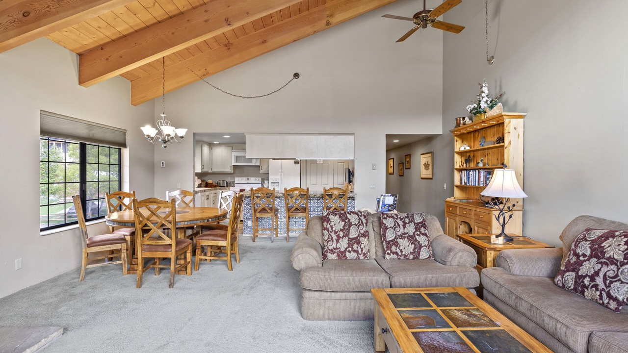 Photo of Livingroom in June Lake