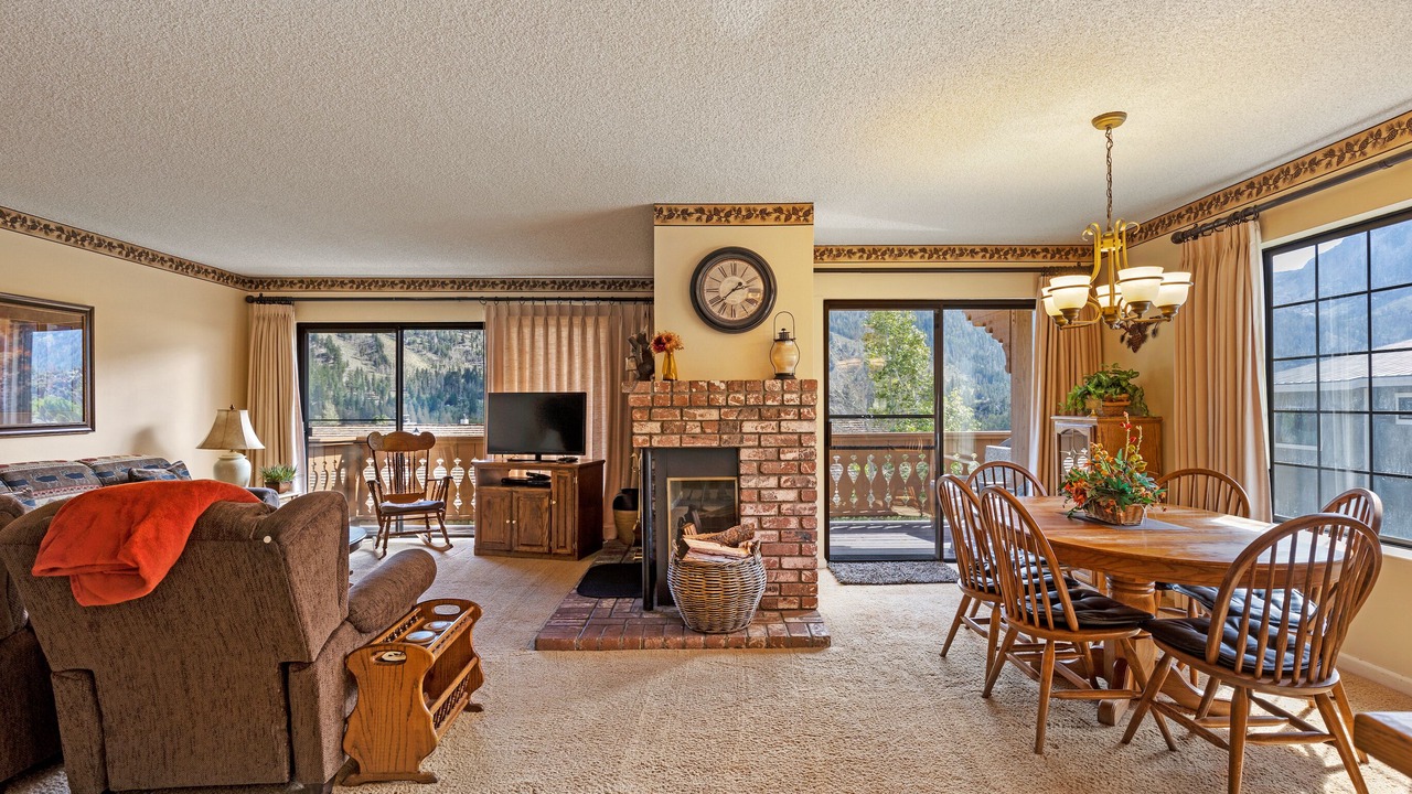 Photo of Livingroom in June Lake
