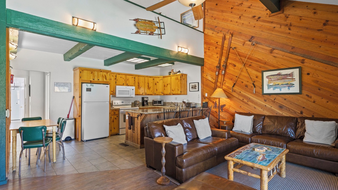 Photo of Livingroom in June Lake