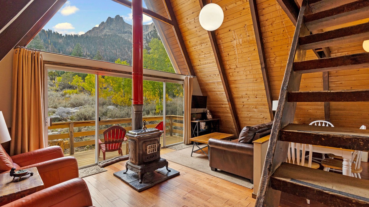 Photo of Livingroom in June Lake