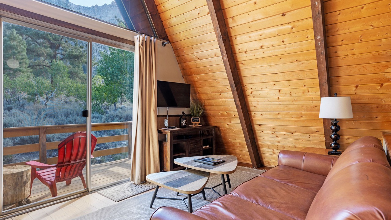Photo of Livingroom in June Lake