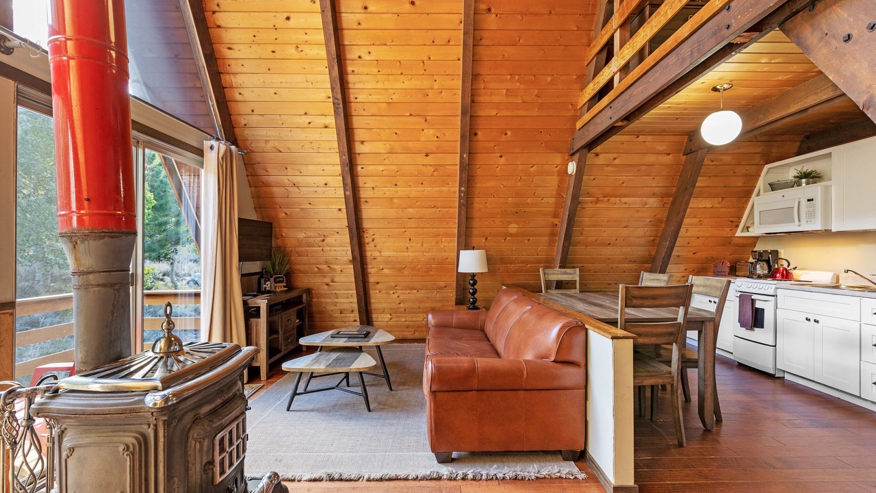 Photo of Livingroom in June Lake