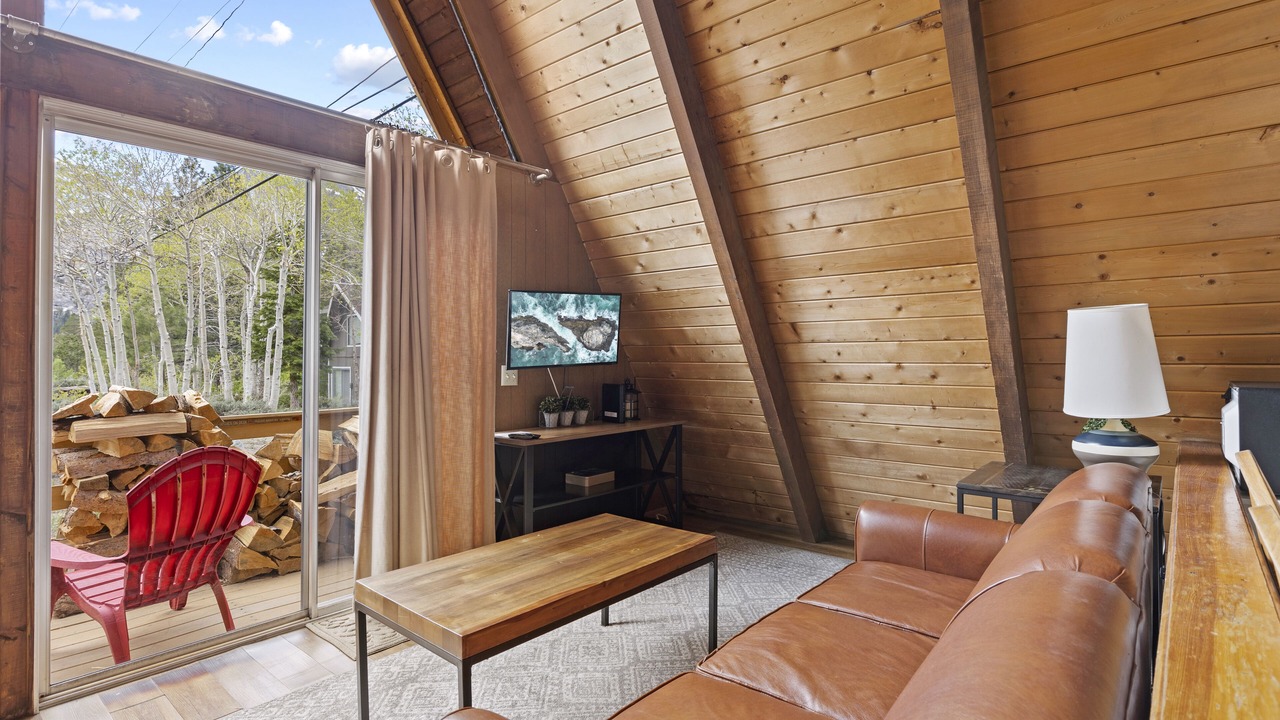 Photo of Livingroom in June Lake